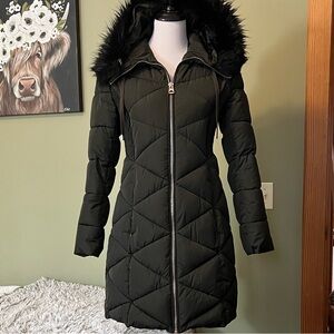 Guess Puffer Coat || Olive